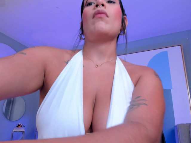 SarahYates live cam on BongaCams