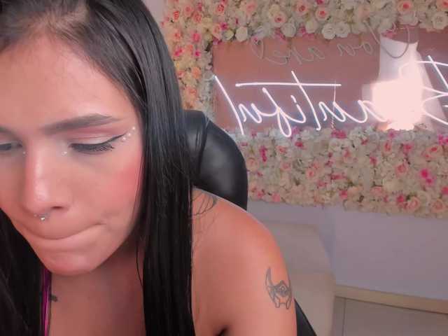 SarahYates's BongaCams show and profile