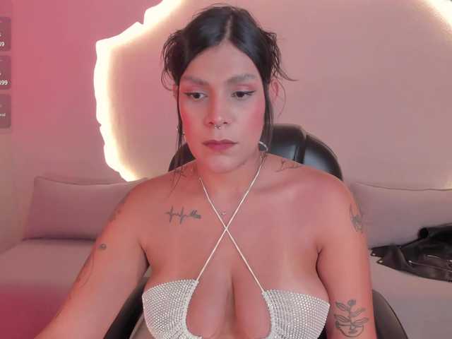 SarahYates live cam on BongaCams