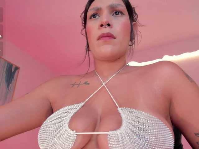 SarahYates live cam on BongaCams