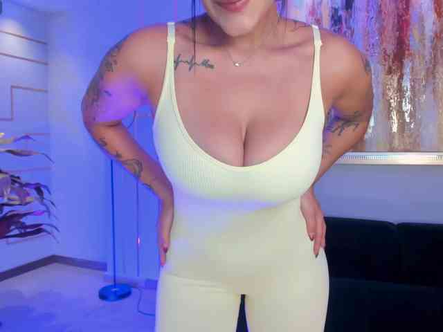 Modelo: sarahyates
