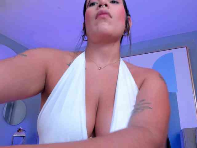 SarahYates Live Webcam on BongaCams