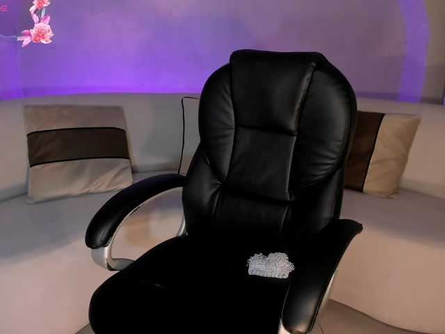 le modèle IsabellaMoreau est en webcam porno dans un show sur le site bongacams, il possède les tags suivants: Latino/Hispanic,Blonde,Shaved
