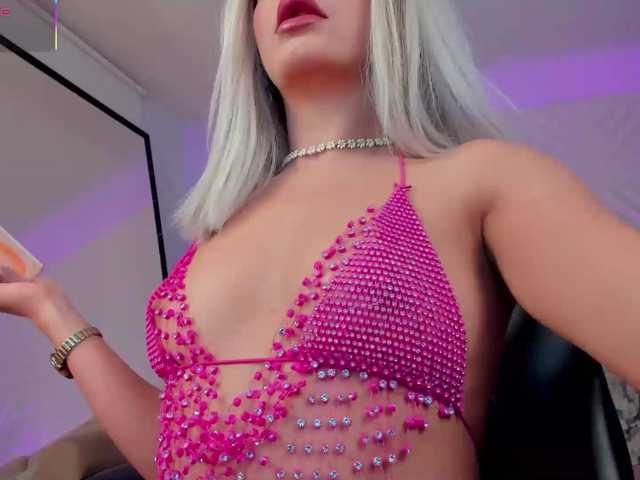 IsabellaMoreau live cam preview