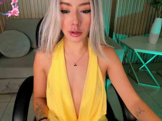 IsabellaMoreau webcam