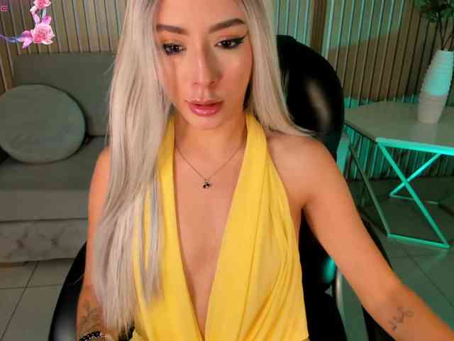 IsabellaMoreau webcam