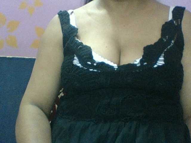 royelpari live cam on BongaCams