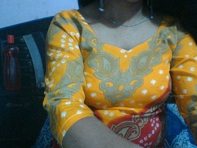 royelpari live cam on BongaCams