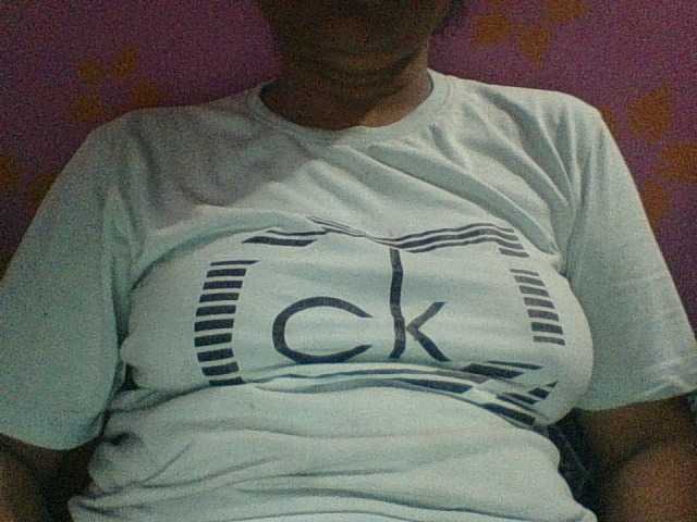 royelpari live cam on BongaCams