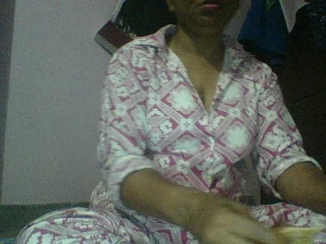 royelpari live cam on BongaCams