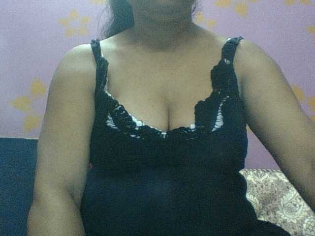royelpari live cam on BongaCams