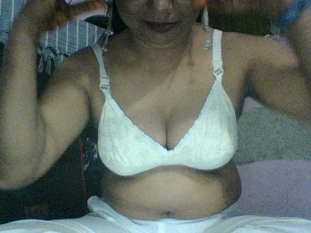royelpari live cam on BongaCams