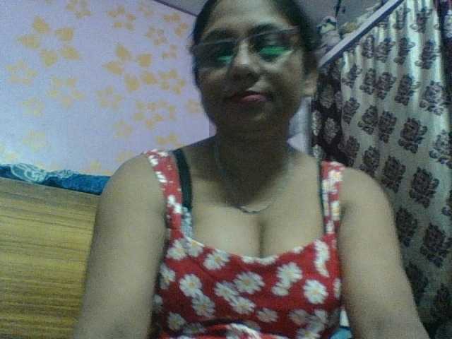 royelpari live cam on BongaCams