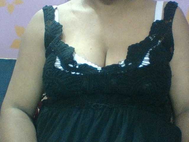 royelpari live cam on BongaCams