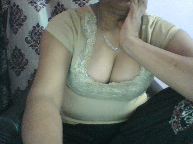 royelpari live cam on BongaCams