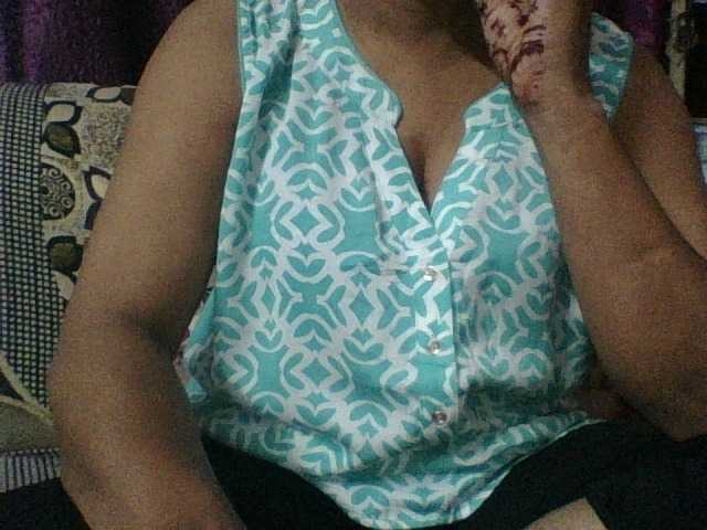 royelpari live cam on BongaCams
