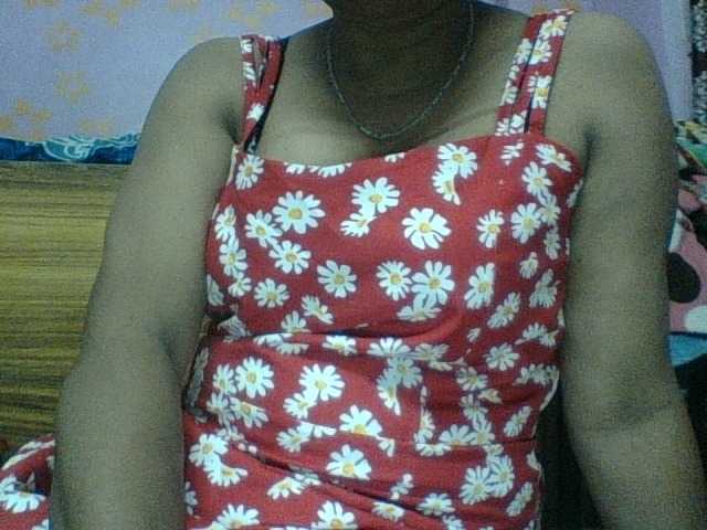 royelpari live cam on BongaCams