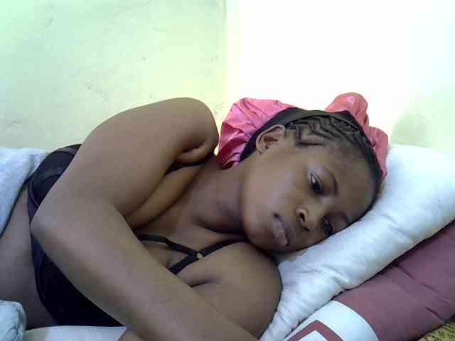 Model: ebonyassaa