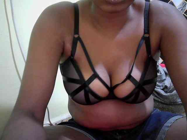 Modella: ebonyassaa