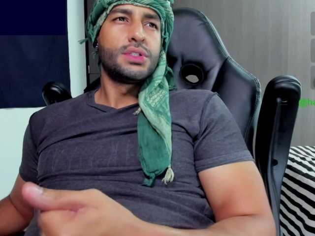 Handsoman11 live cam