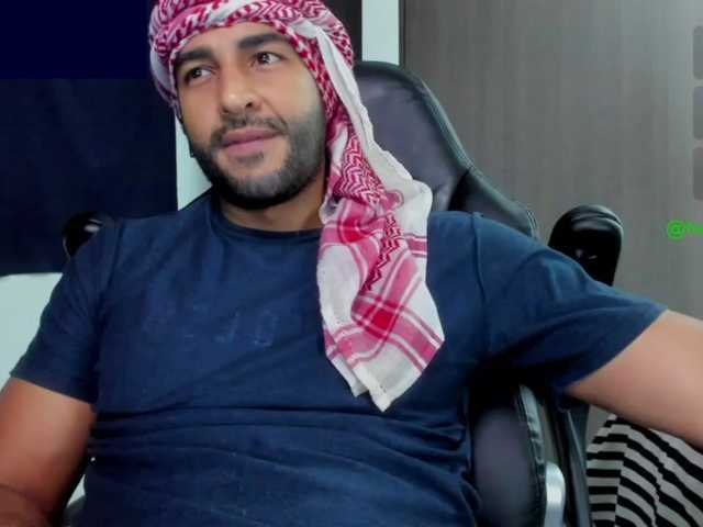 Handsoman11 — live male cam