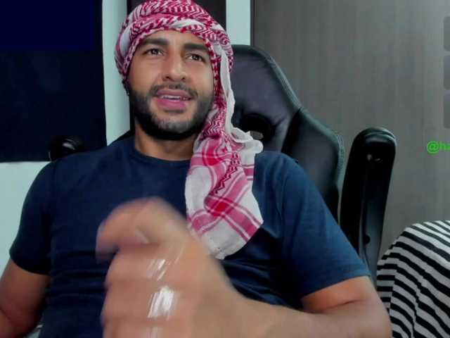 Handsoman11 — live male cam