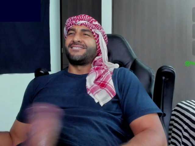 Handsoman11 — live male cam