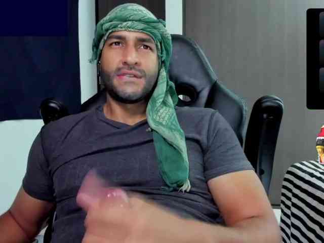 Handsoman11 Live Webcam on BongaCams