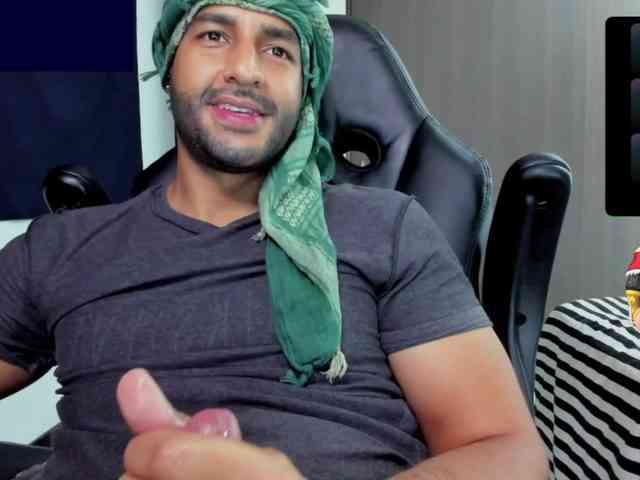 Handsoman11 Live Webcam on BongaCams
