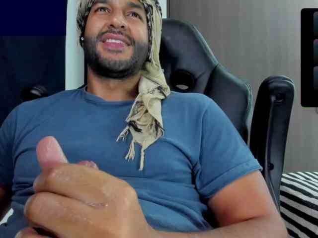 Handsoman11 Live Webcam on BongaCams