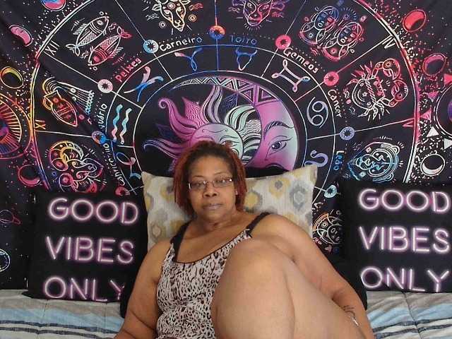 RenaeCumsAlot live cam on BongaCams