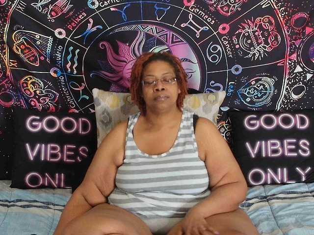 RenaeCumsAlot live cam on BongaCams