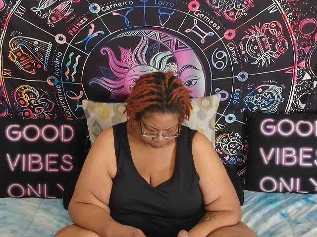 RenaeCumsAlot live cam on BongaCams