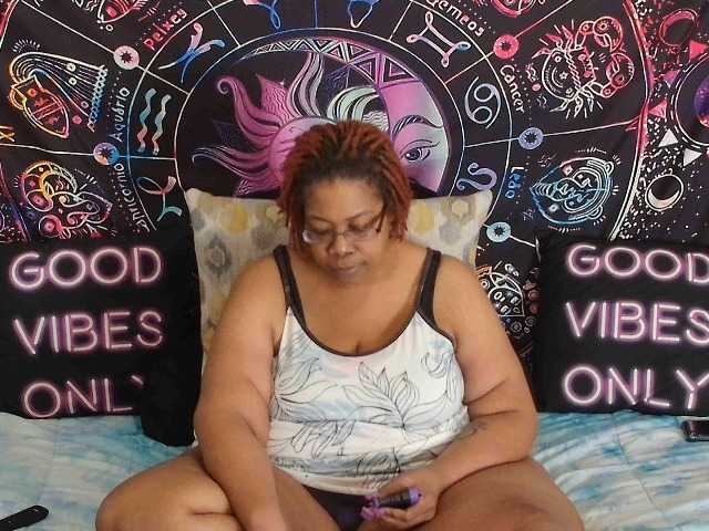 RenaeCumsAlot live cam on BongaCams
