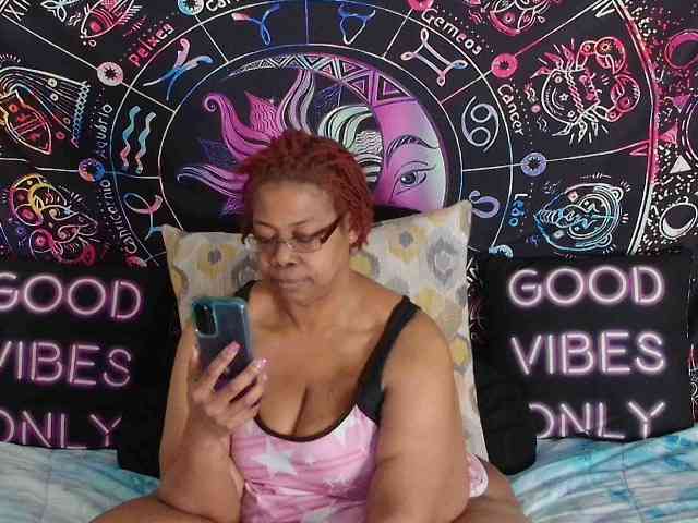 renaespleasurepalace webcam