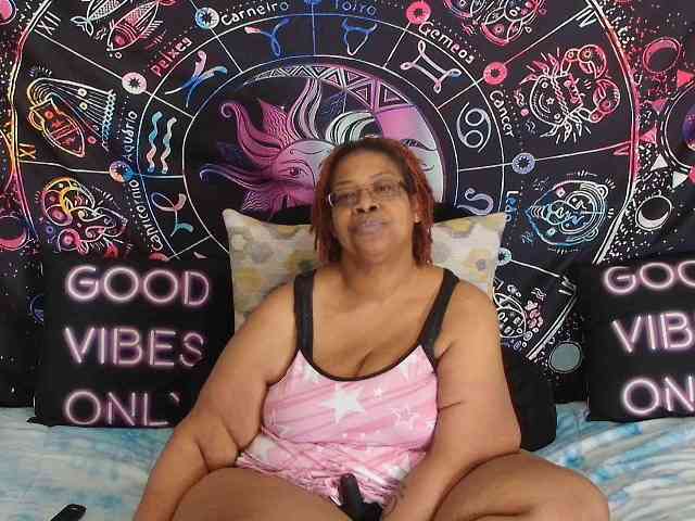 RenaeCumsAlot Sex Cam Show