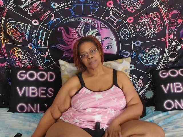 RenaeCumsAlot Sex Cam Show