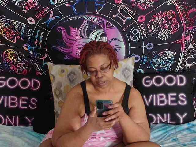 renaespleasurepalace webcam