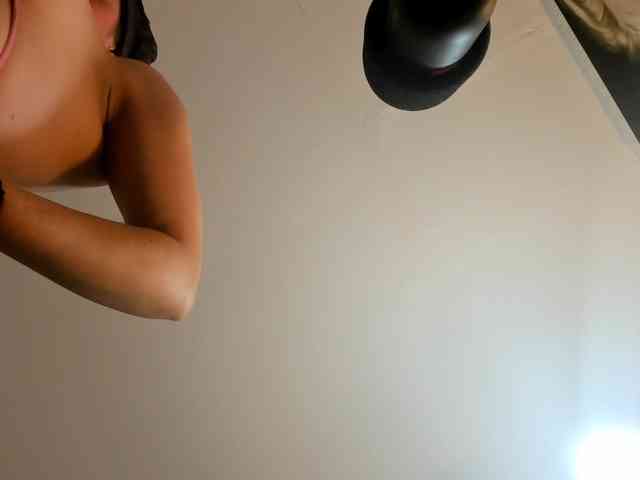 saritaloven Live Webcam on BongaCams