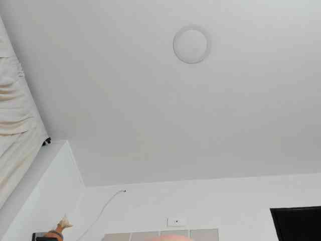 saritaloven Live Webcam on BongaCams