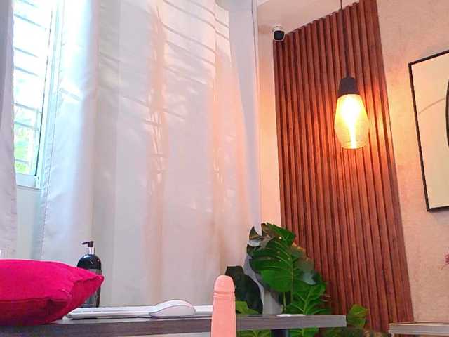 Lia-Mar live cam on BongaCams