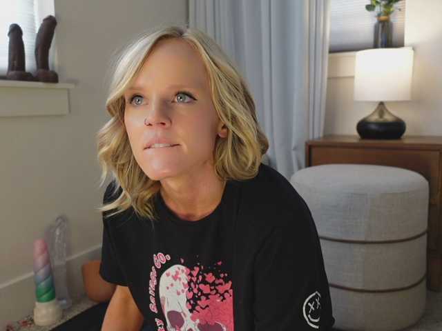 TaylorLove303 live cam on BongaCams