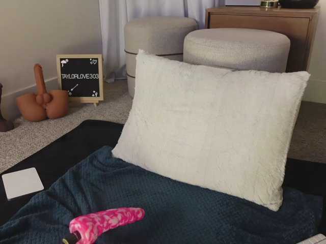 TaylorLove303 live cam on BongaCams