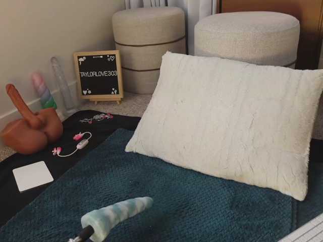 TaylorLove303 live cam on BongaCams