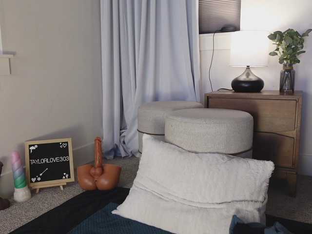 TaylorLove303 live cam on BongaCams