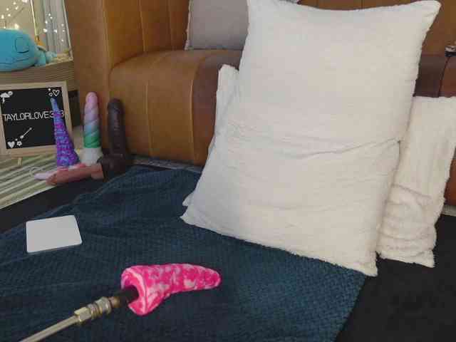 TaylorLove303 webcam