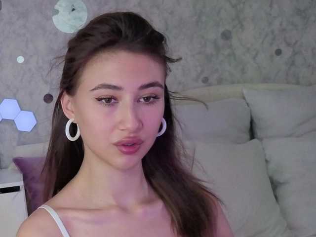 Afffiiina live webcam show