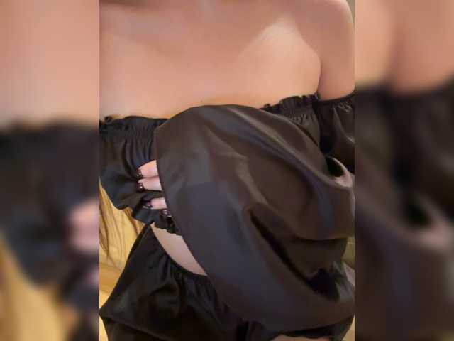 MILKIWAYSEX23, live now on BongaCams