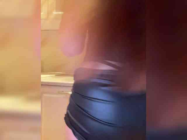 MILKIWAYSEX23 webcam