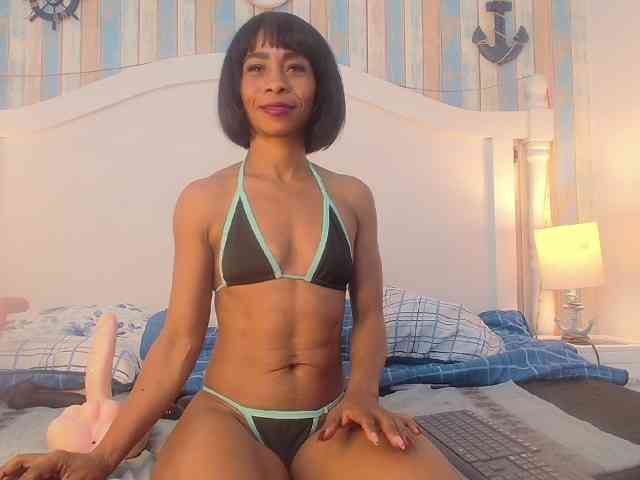 Modelo: AlikaAdul